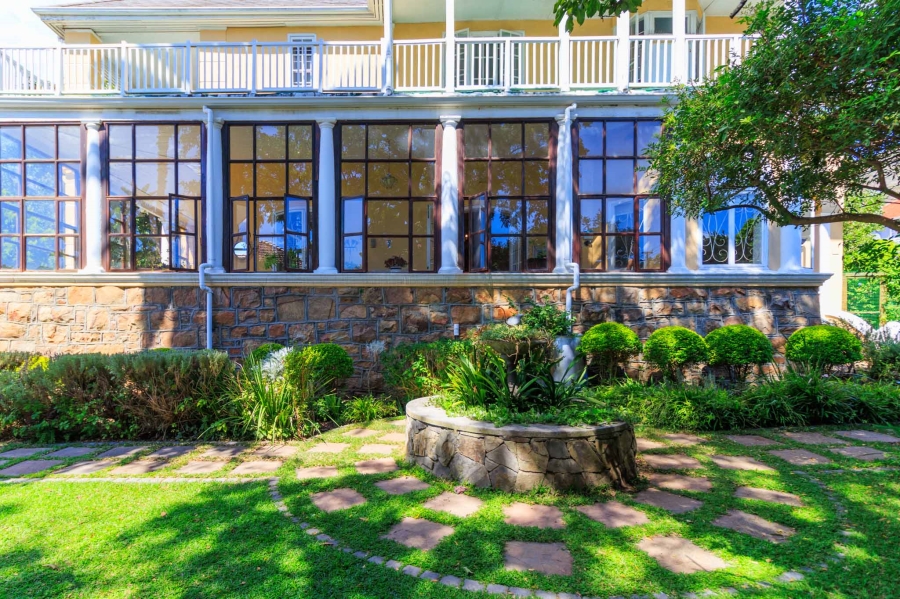 6 Bedroom Property for Sale in Fresnaye Western Cape